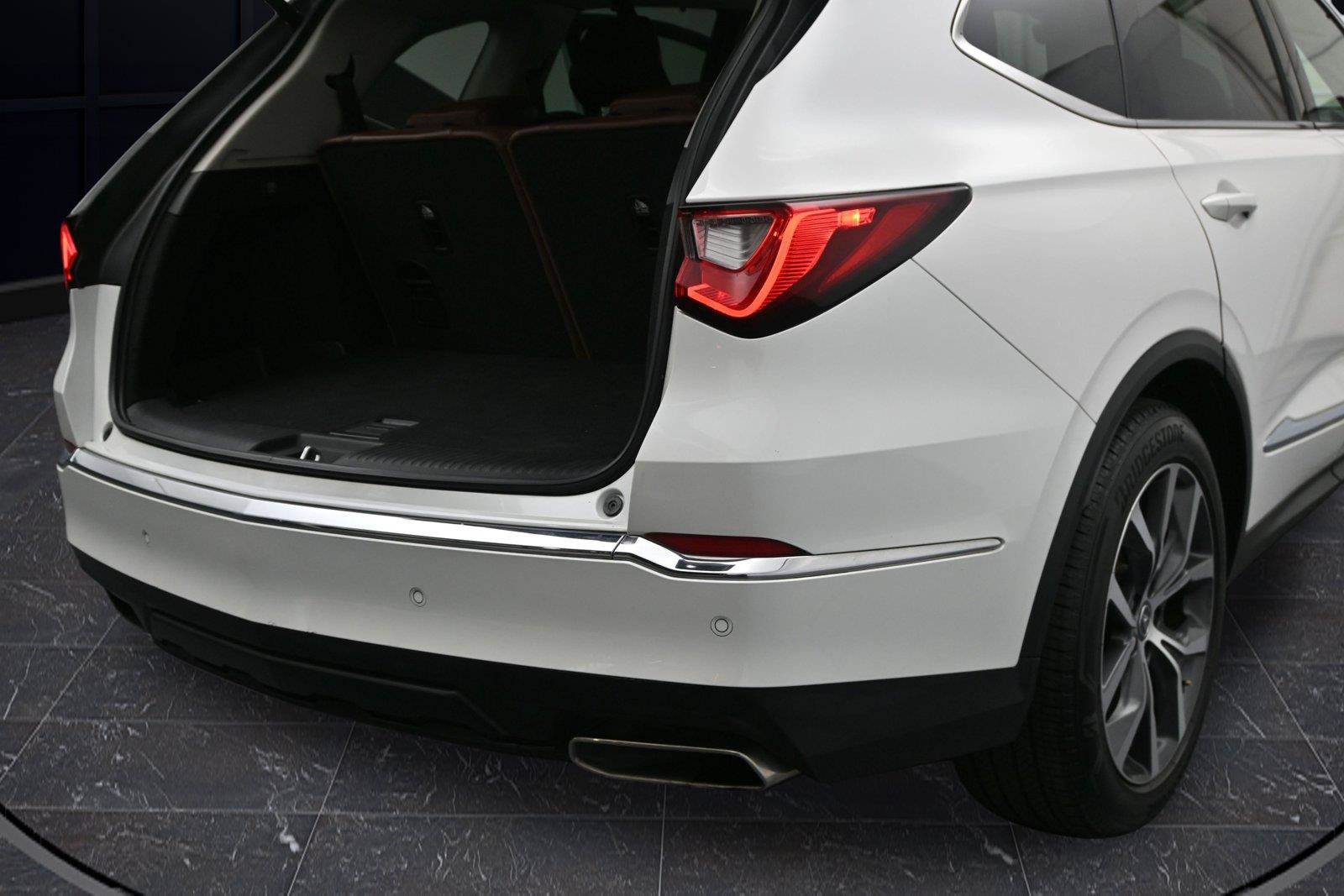 Used 2023 Acura MDX w/ Technology Package AWD/4WD image 11