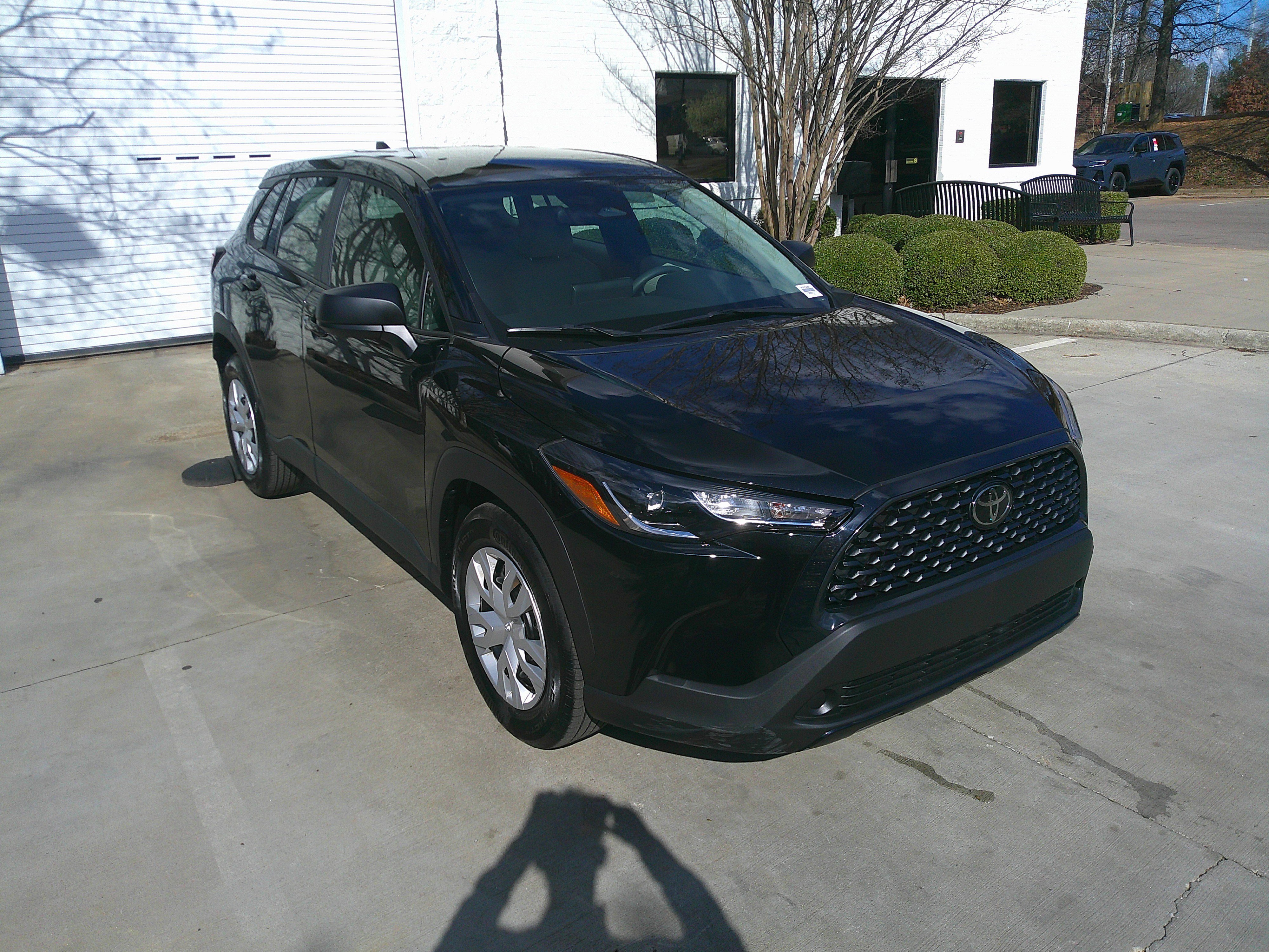 Used 2023 Toyota Corolla Cross L image 2