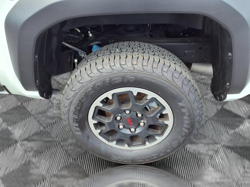 Used 2025 Toyota Tacoma TRD Off-Road AWD/4WD image 21