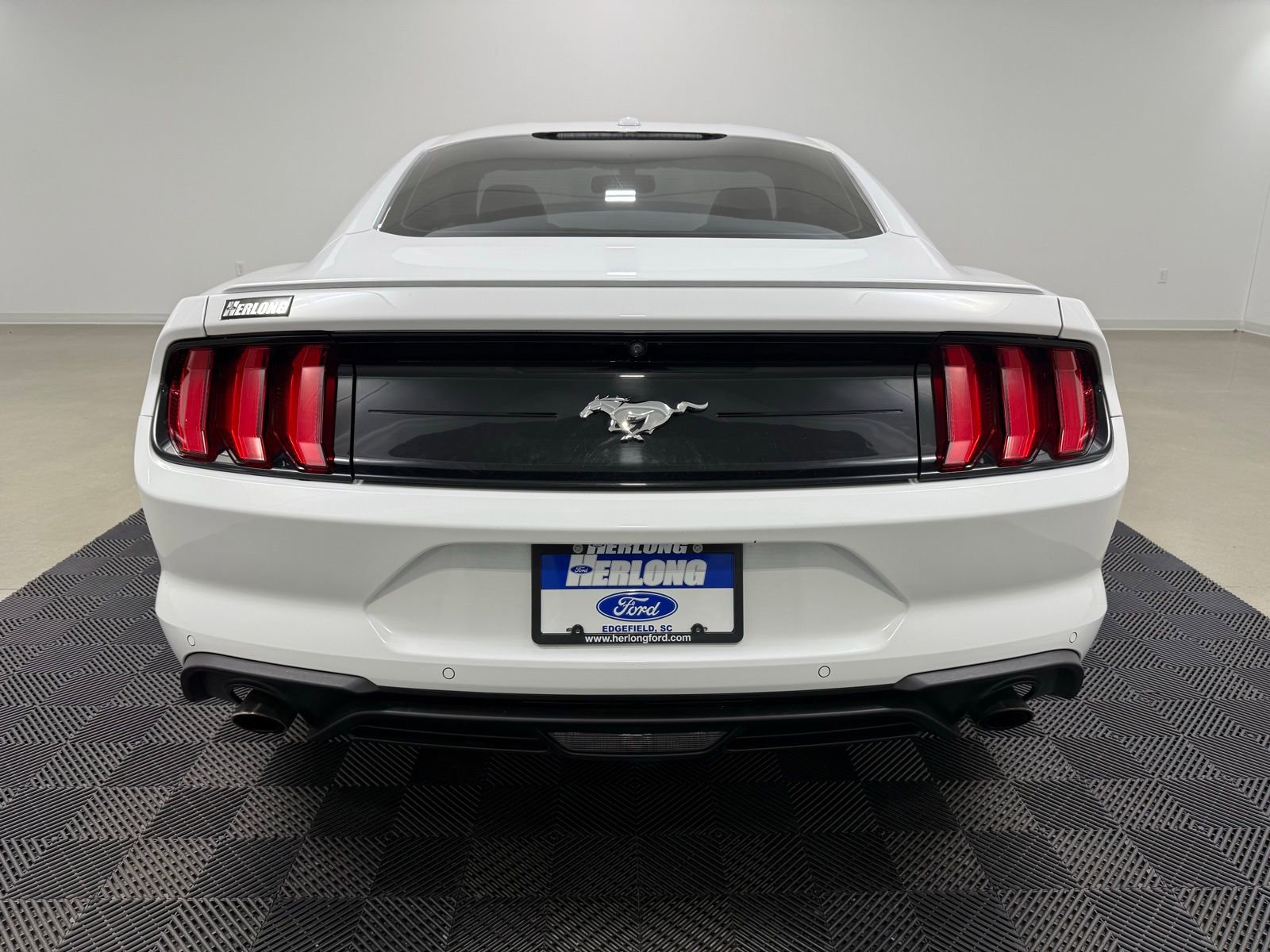 Used 2018 Ford Mustang Premium image 7