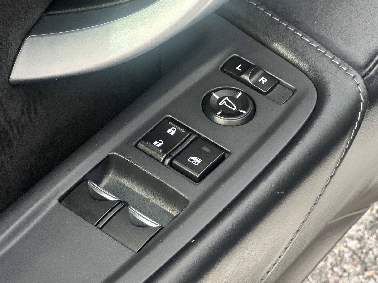 Used 2017 Acura NSX AWD/4WD image 24