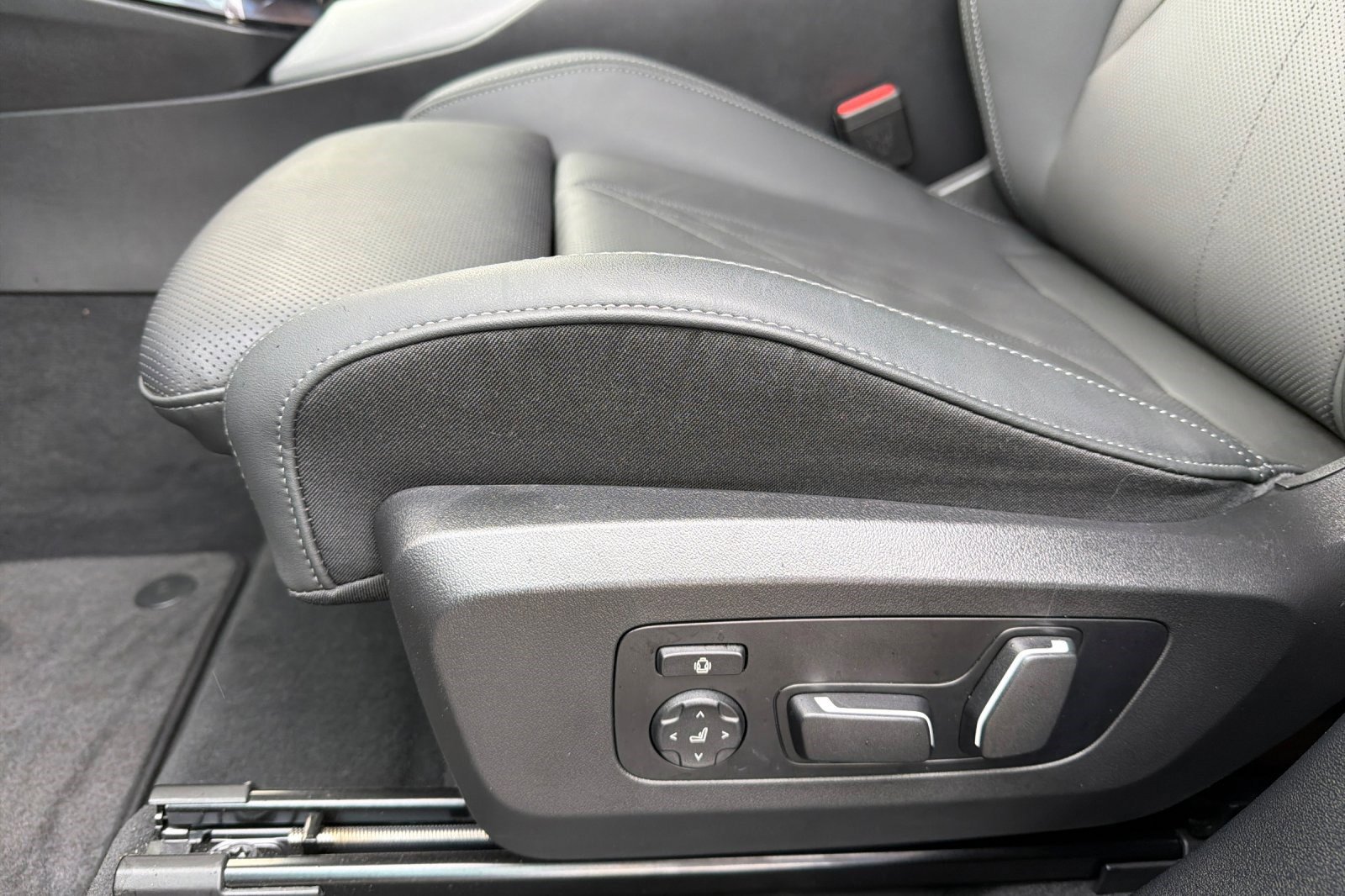 Used 2025 BMW X3 xDrive30i w/ Convenience Package image 14