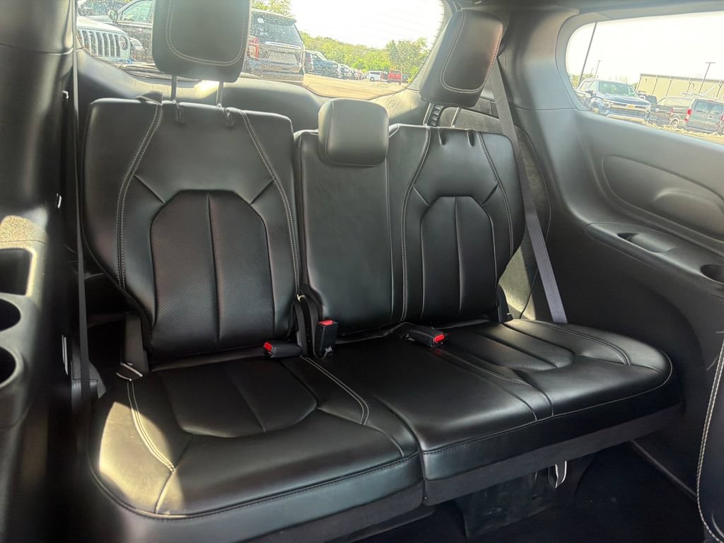 Used 2025 Chrysler Pacifica Select FWD image 25