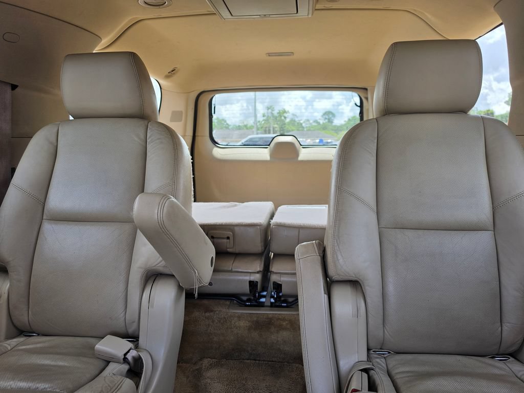 Used 2011 Cadillac Escalade ESV Premium RWD image 35