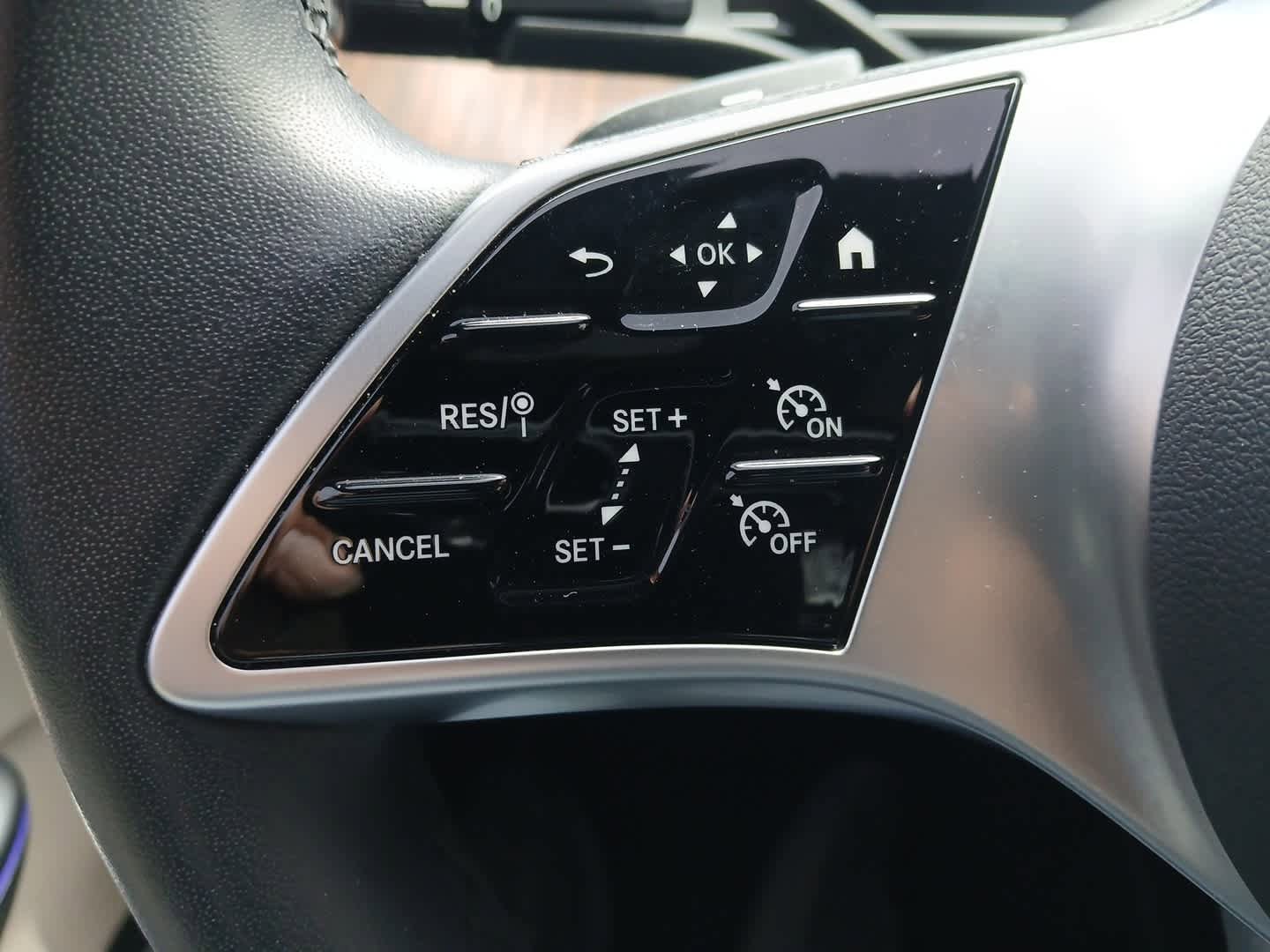 Used 2025 Mercedes-Benz C 300 Sedan image 27