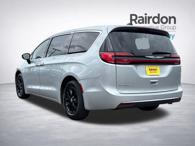 Used 2024 Chrysler Pacifica Touring-L FWD image 5