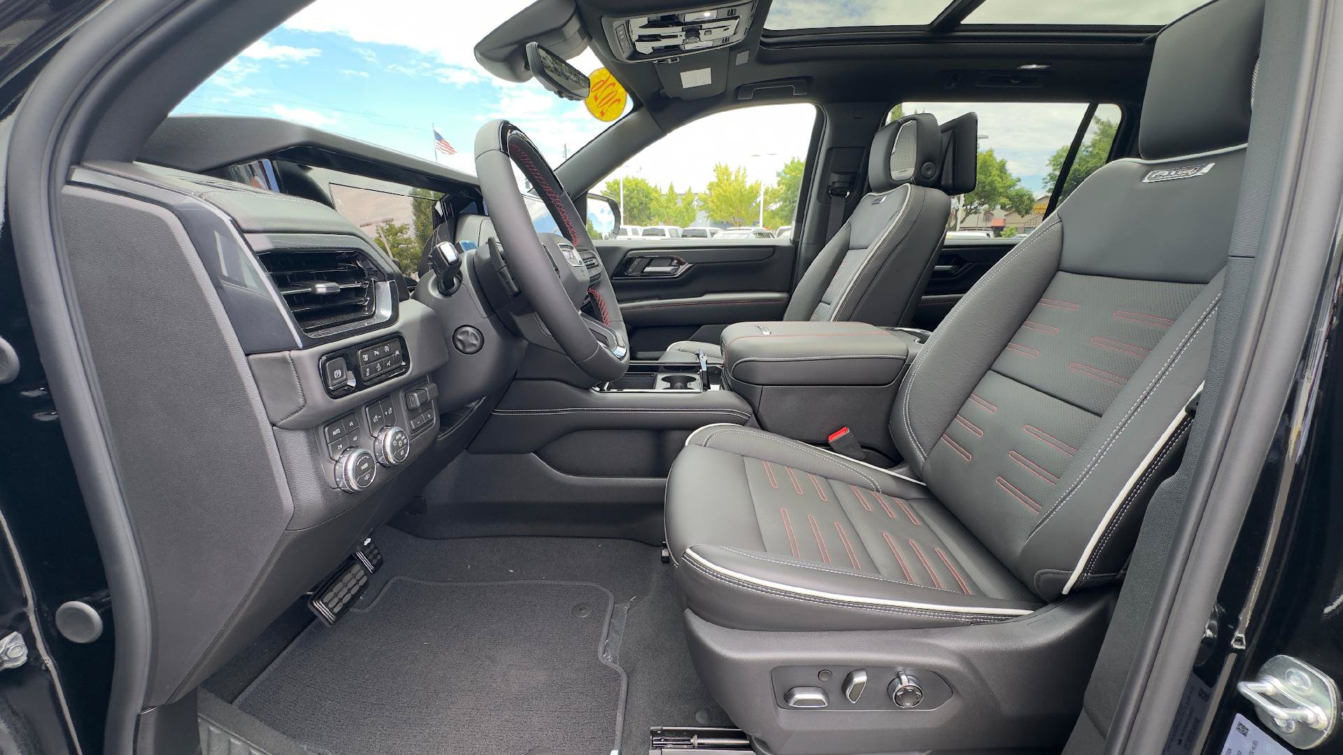 New 2026 GMC Yukon XL AT4 Ultimate w/ LPO, Illumination Package AWD/4WD image 17