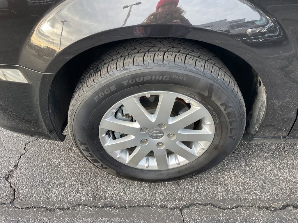 Used 2014 Chrysler Town & Country Touring image 8