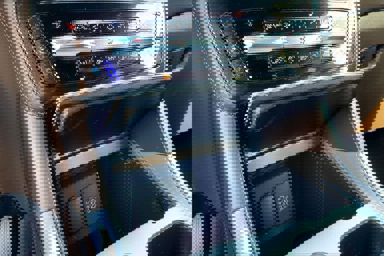 Used 2021 Ford Explorer King Ranch w/ Premium Technology Package AWD/4WD image 33