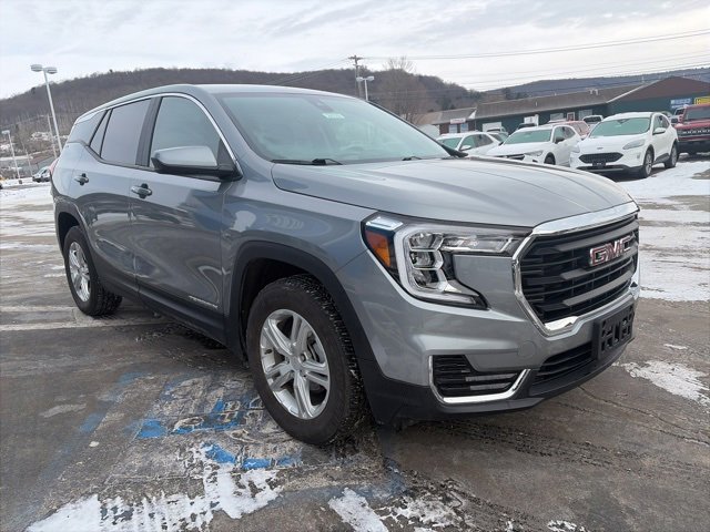 Used 2024 GMC Terrain SLE image 3