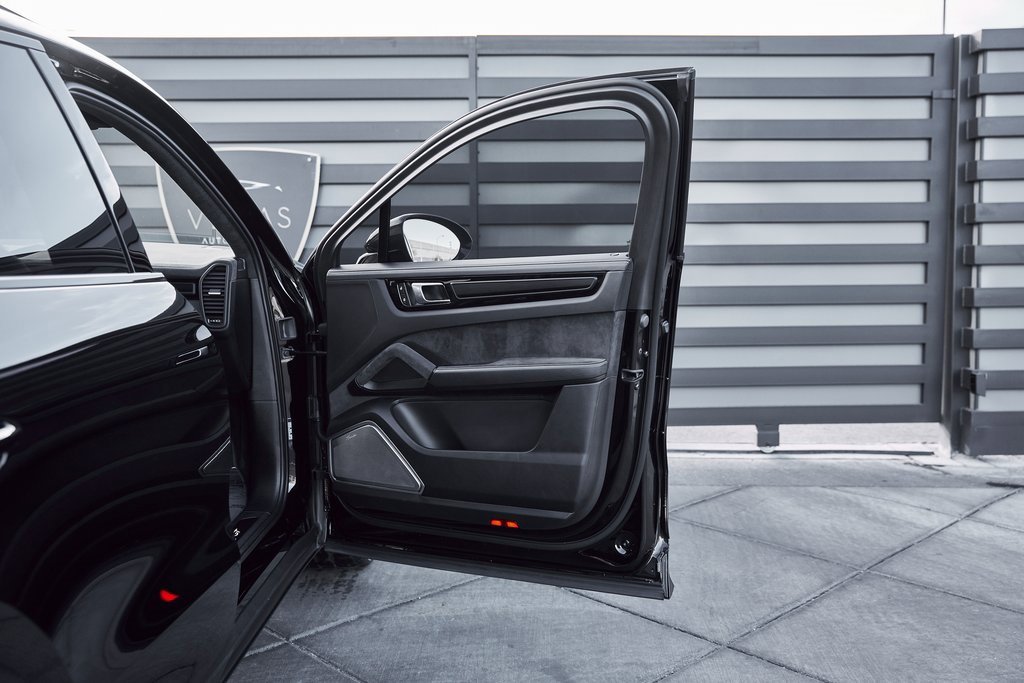 Used 2023 Porsche Cayenne Turbo GT image 29