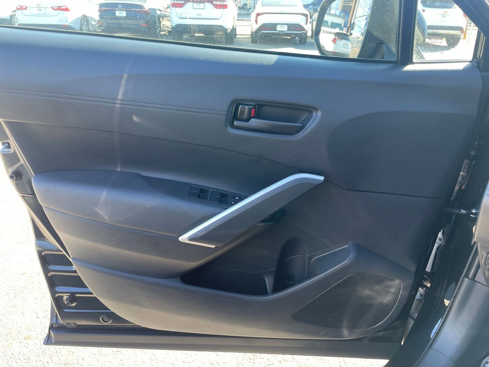 Used 2025 Toyota Corolla Cross LE image 20