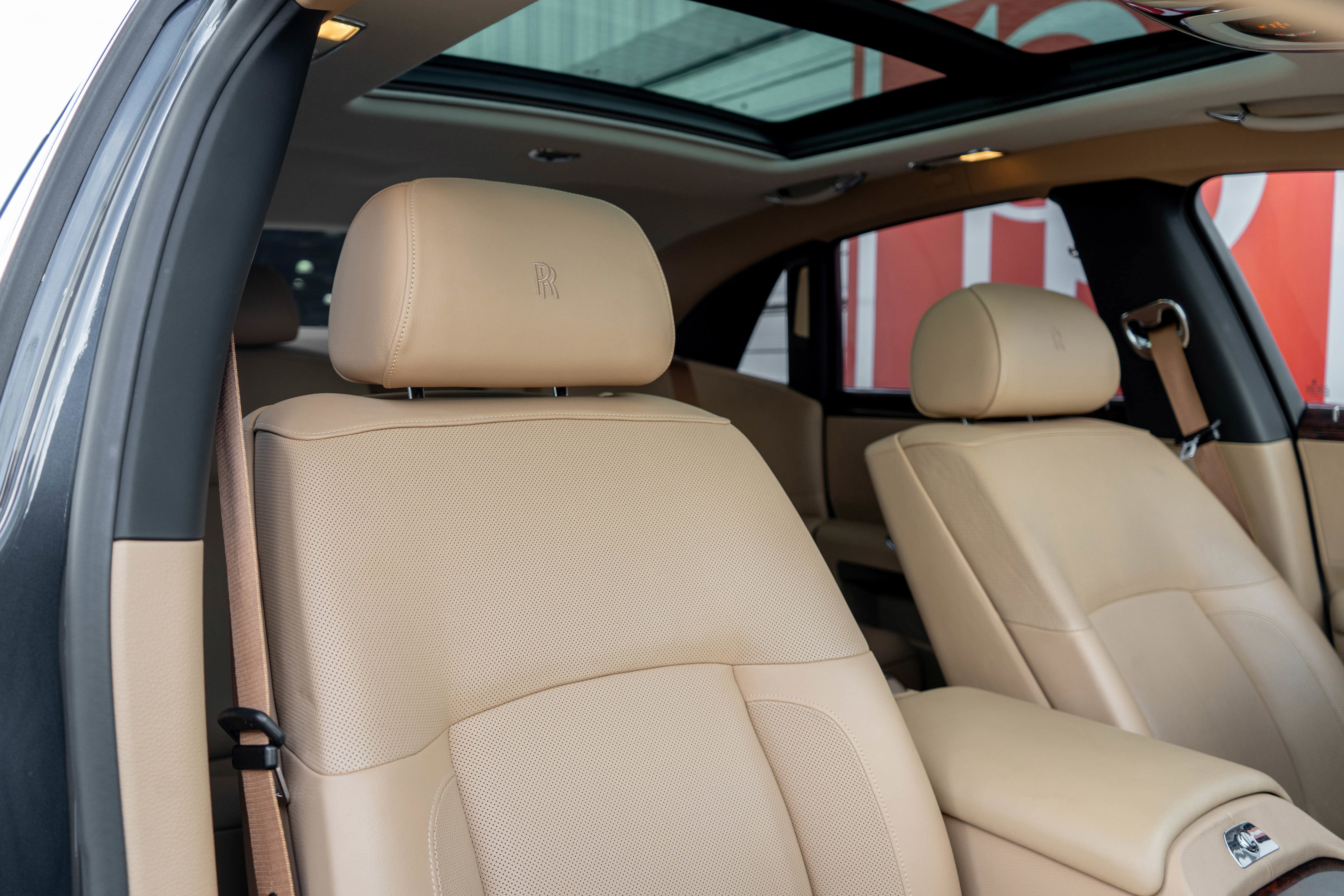 Used 2014 Rolls-Royce Ghost image 32