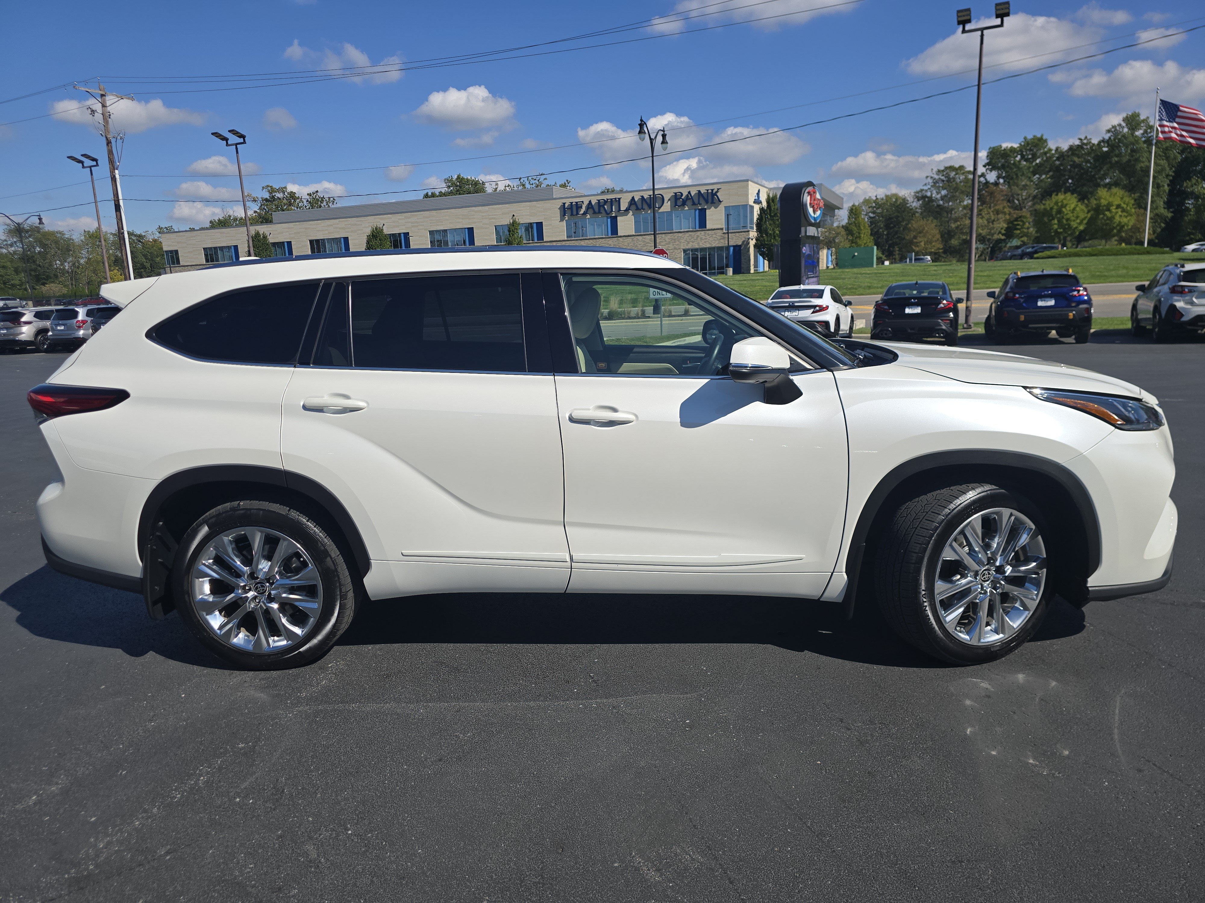 Used 2020 Toyota Highlander Limited AWD/4WD image 8
