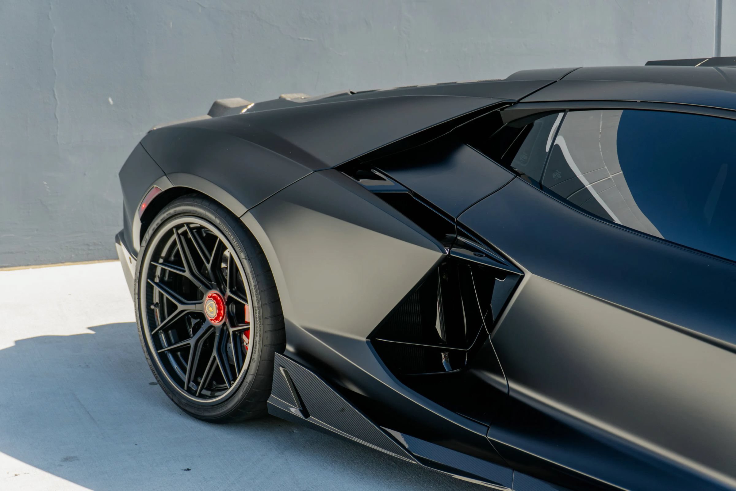 Used 2025 Lamborghini Revuelto AWD/4WD image 35