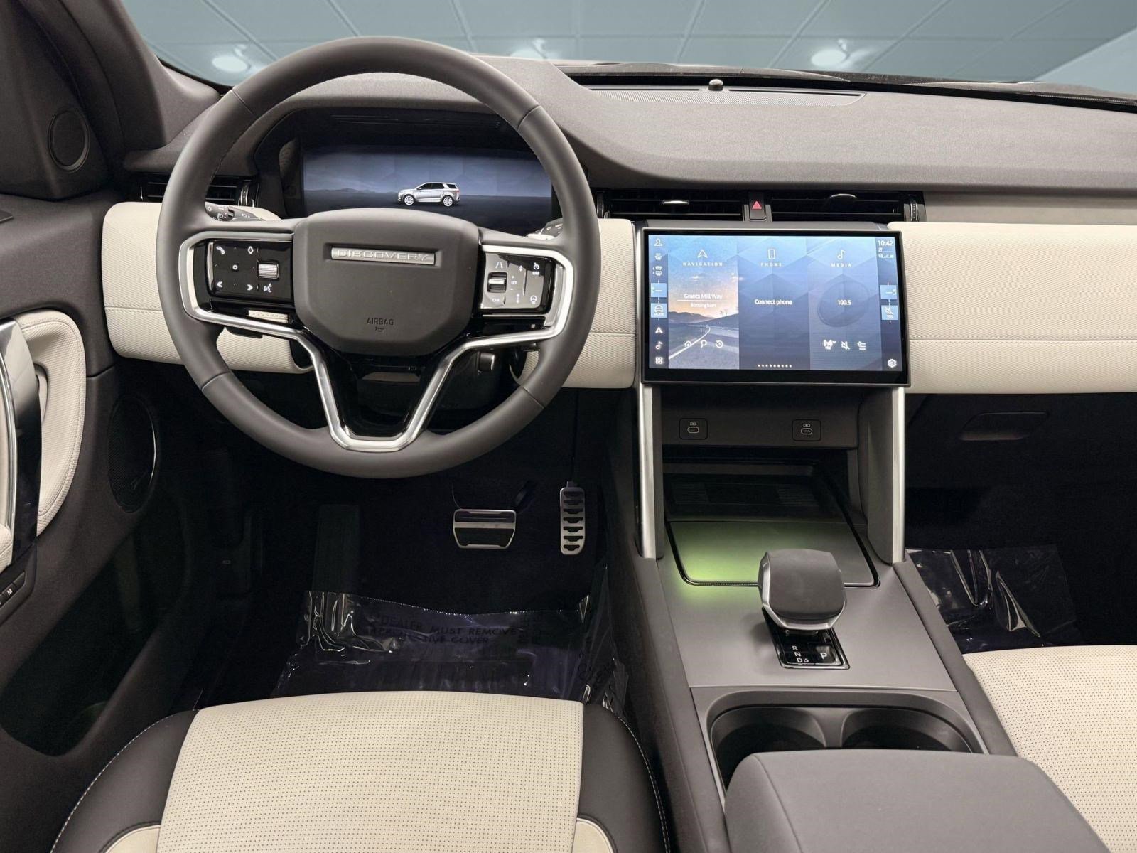 Used 2025 Land Rover Discovery Sport Dynamic SE image 21