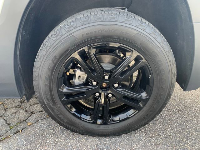 Used 2023 GMC Terrain AT4 image 31