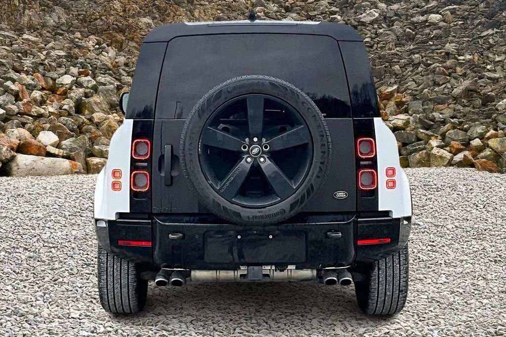 Used 2022 Land Rover Defender 90 Carpathian Edition image 4