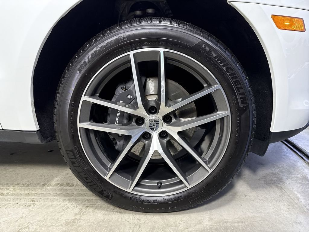 Certified 2025 Porsche Macan image 15