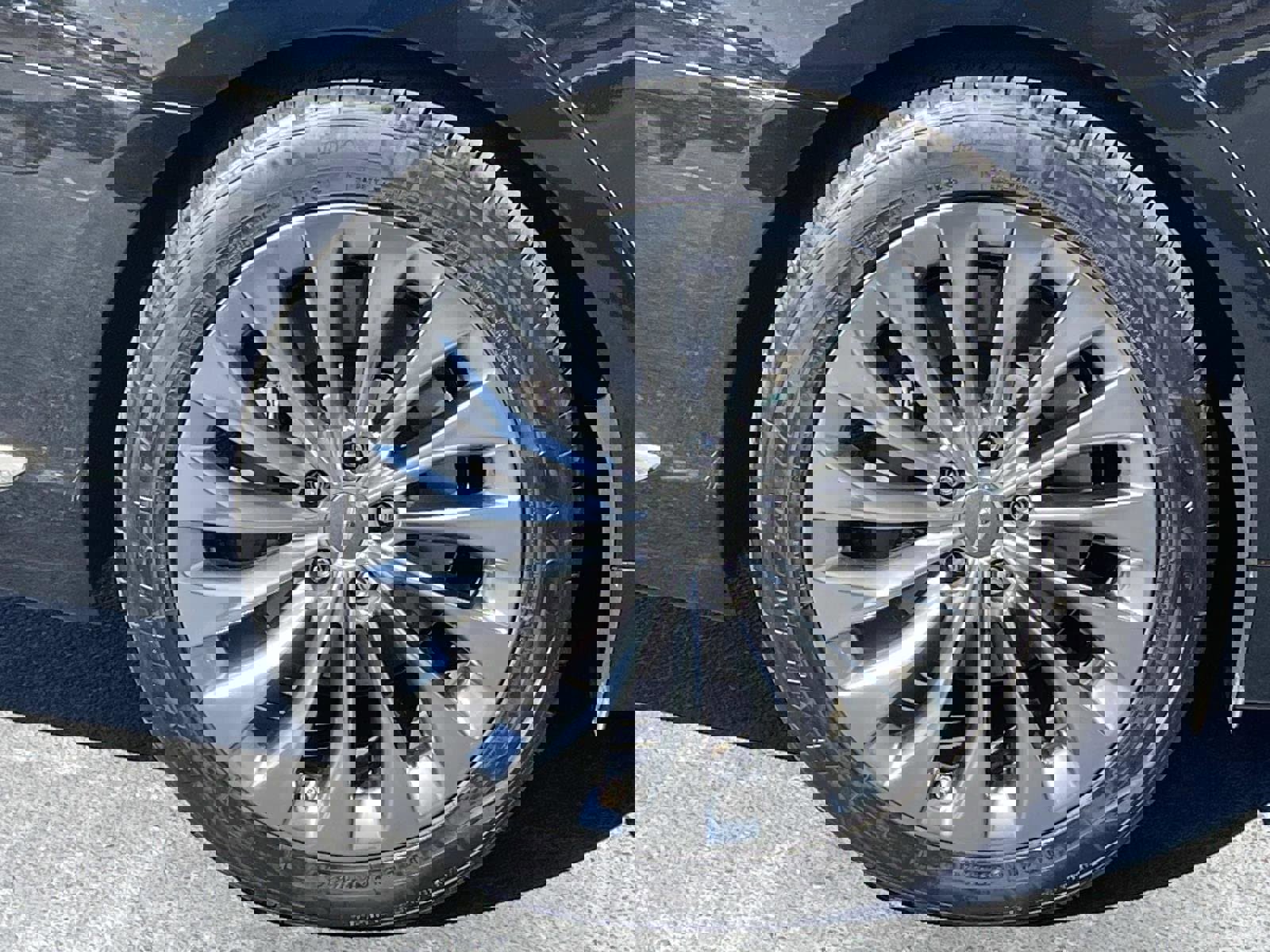 Used 2017 Genesis G90 3.3T Premium image 9