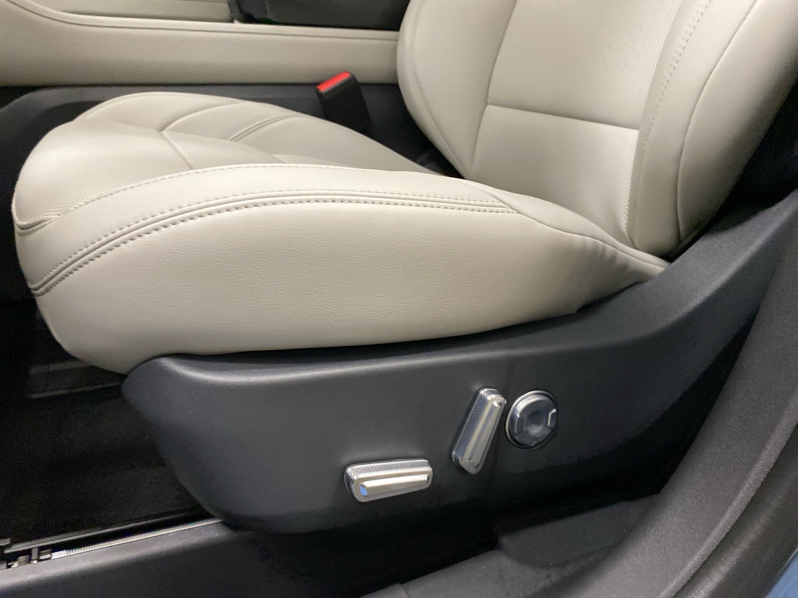 New 2026 Lincoln Nautilus Premier w/ Equipment Group 102A AWD/4WD image 16