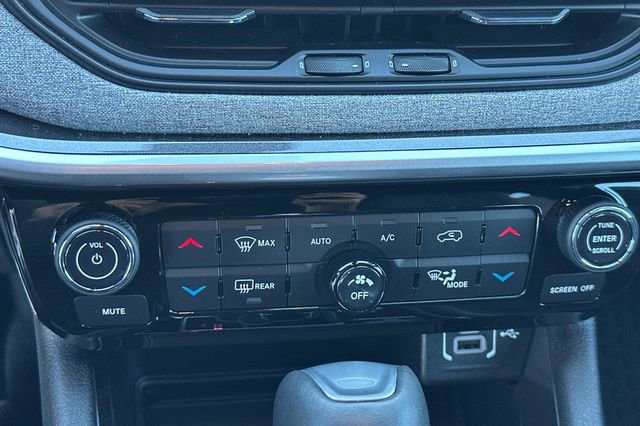 Used 2025 Jeep Compass Latitude w/ Convenience Group image 23