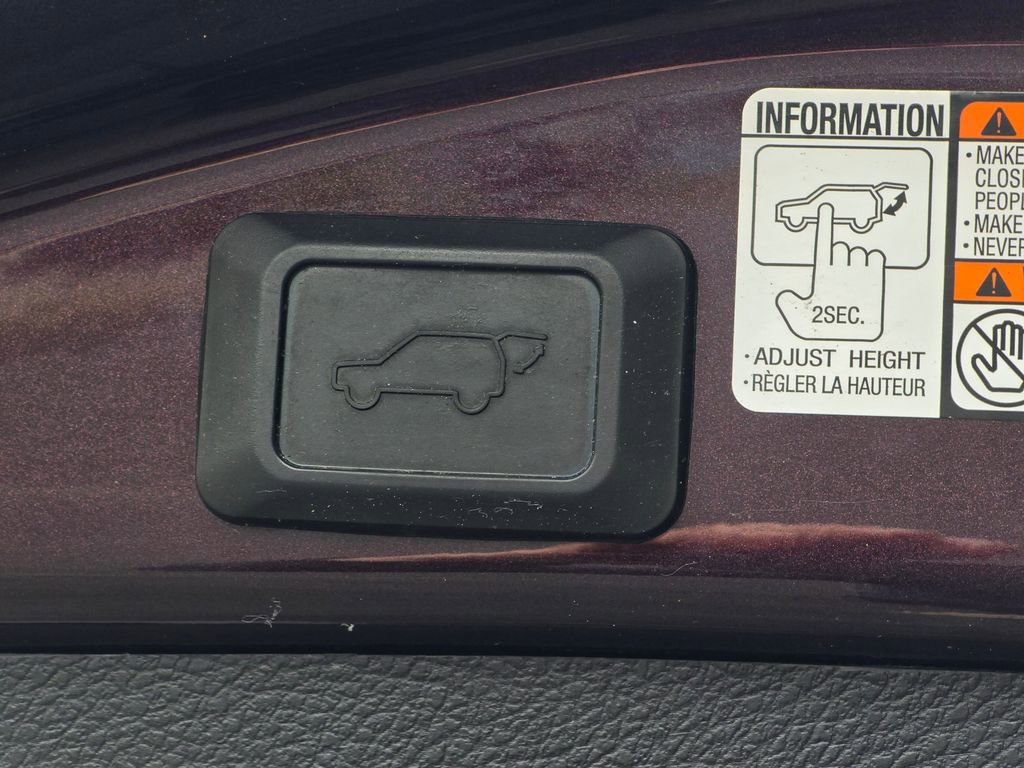 Used 2017 Toyota RAV4 XLE AWD/4WD image 18