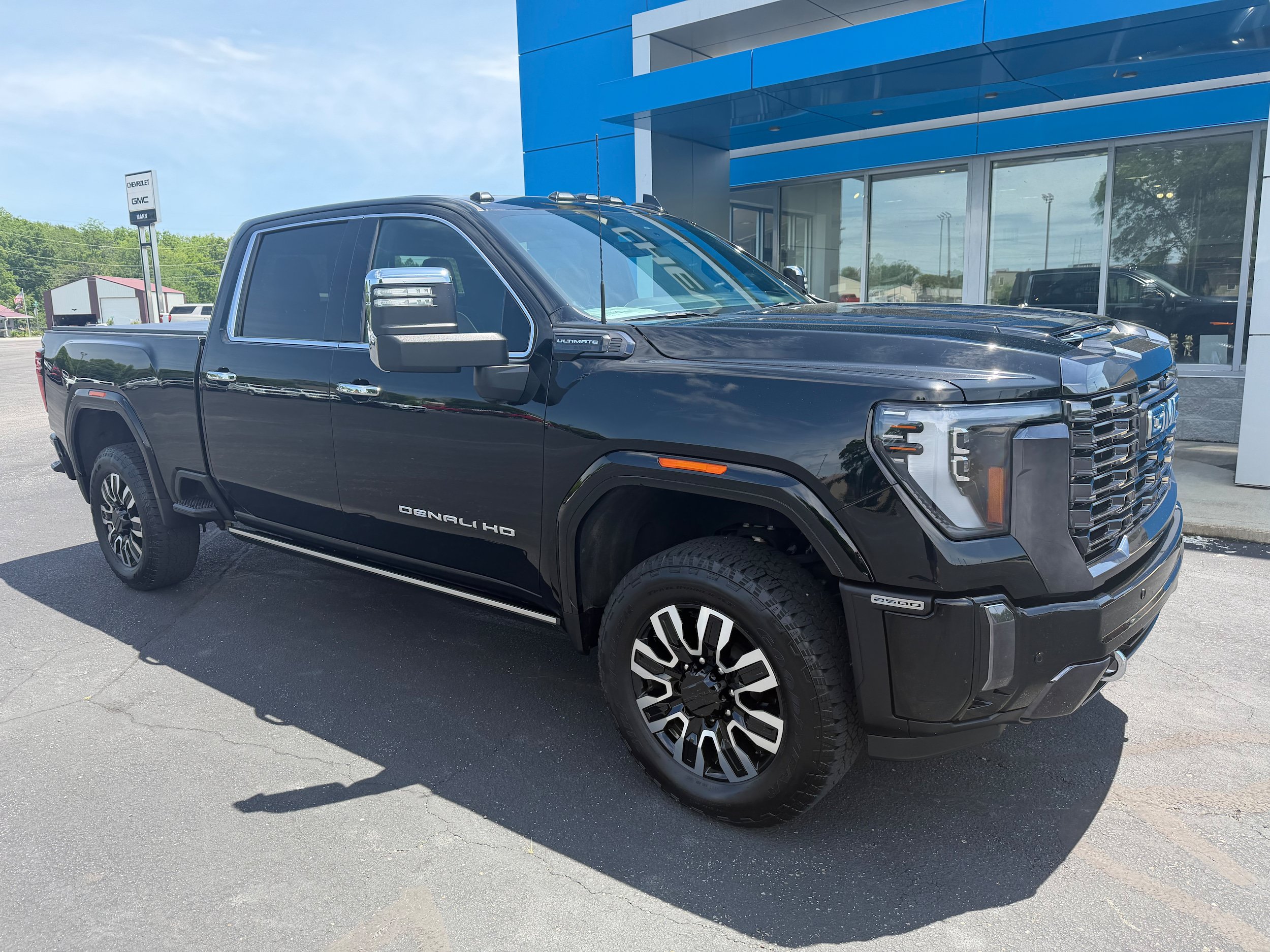 Used 2024 GMC Sierra 2500 Denali Ultimate w/ Max Trailering Package AWD/4WD image 3