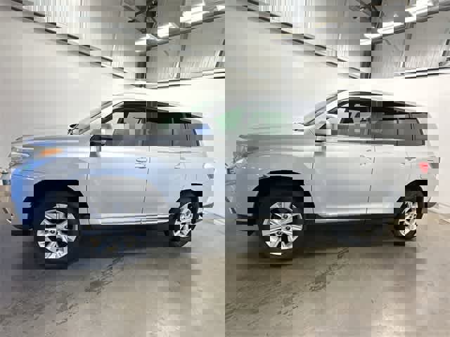 Used 2013 Toyota Highlander Plus image 2