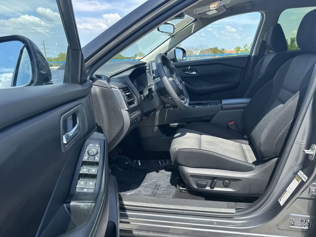 Used 2024 Nissan Rogue SV image 22