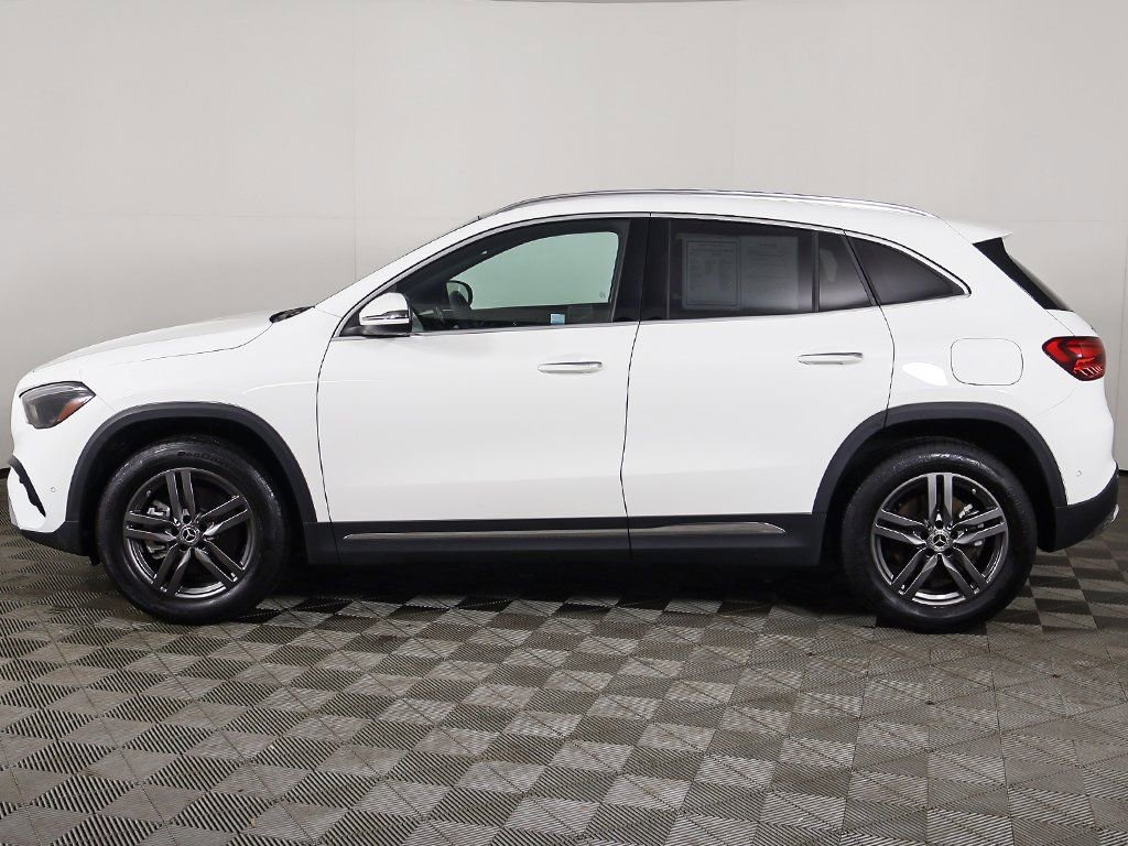 Used 2025 Mercedes-Benz GLA 250 4MATIC image 17