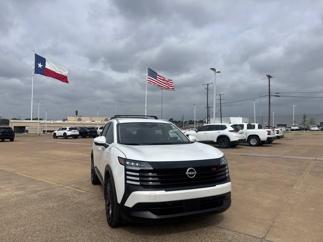 Certified 2025 Nissan Kicks SR FWD image 3