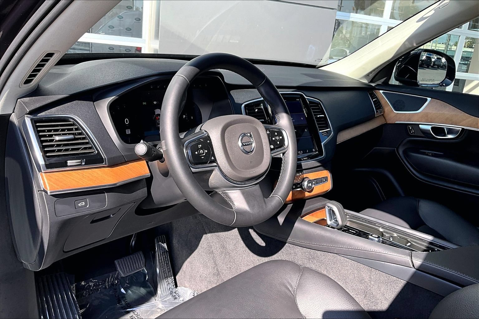 Used 2025 Volvo XC90 B6 Plus w/ Protection Package Premier AWD/4WD image 13