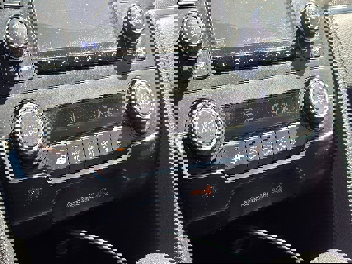 Used 2020 Honda Civic LX image 32