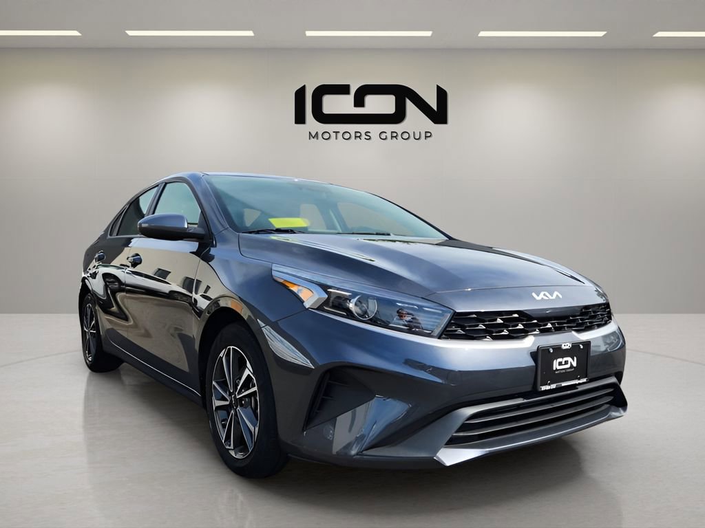 Used 2023 Kia Forte LXS FWD image 3