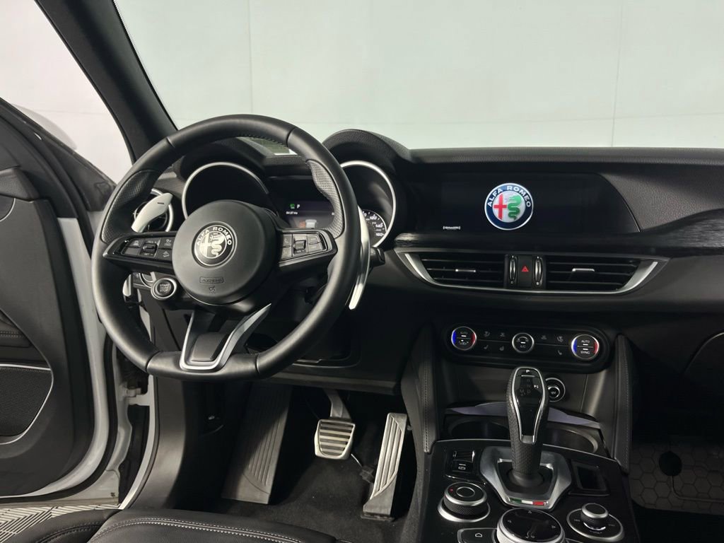 Used 2023 Alfa Romeo Stelvio Sprint image 15