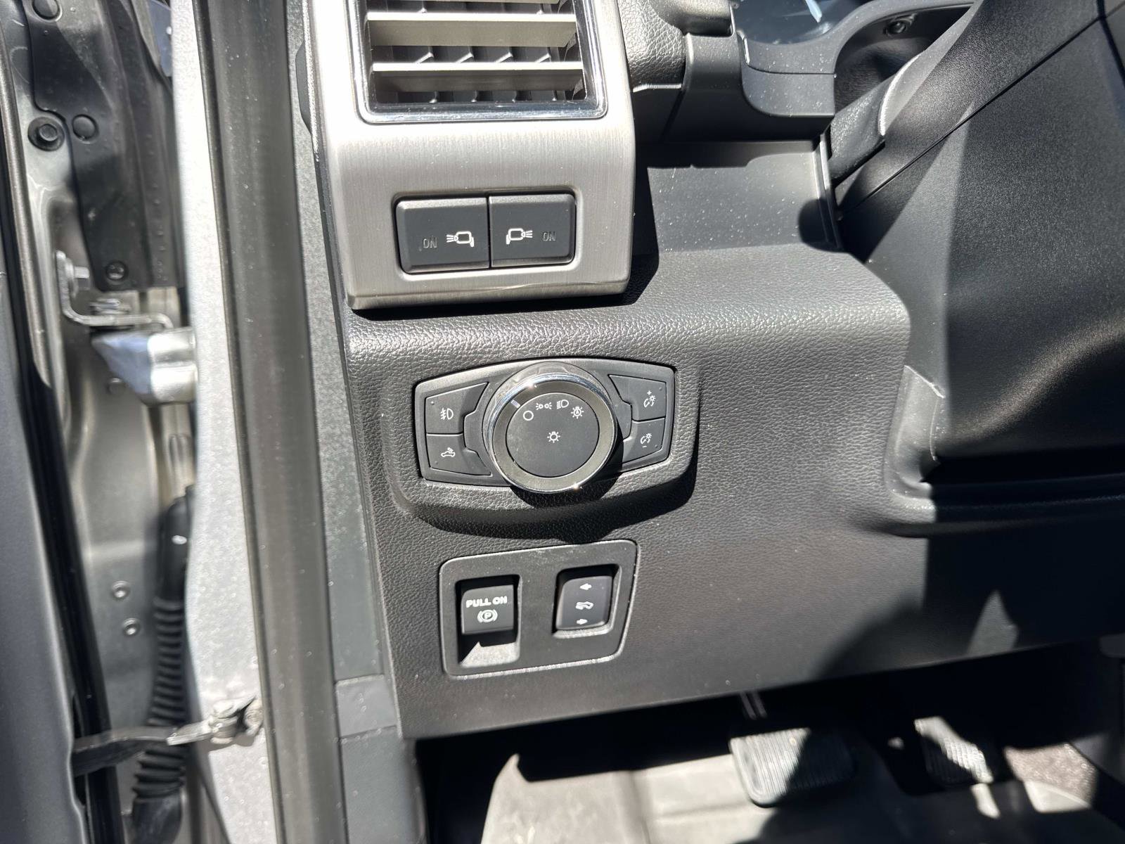Used 2020 Ford F150 Platinum w/ Equipment Group 701A Luxury AWD/4WD image 21