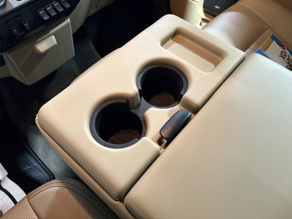 Used 2016 Ford F450 Lariat w/ Chrome Package image 16