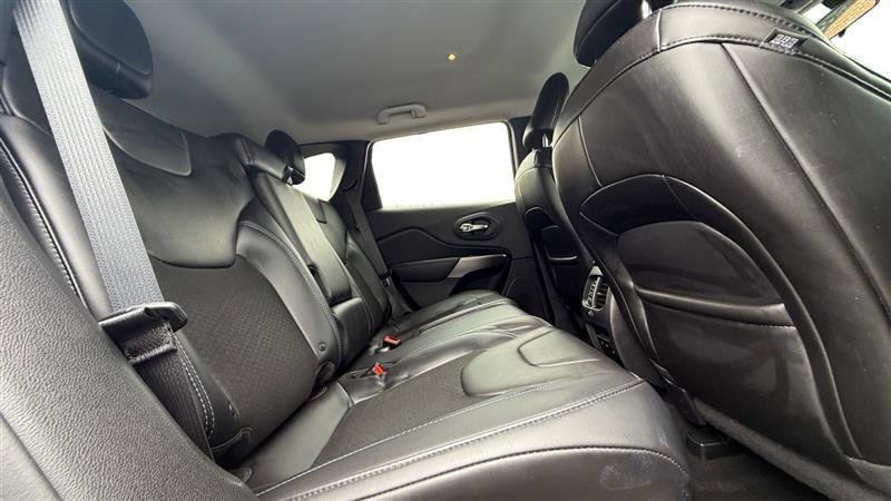 Used 2019 Jeep Cherokee Latitude Plus w/ Cold Weather Group FWD image 18