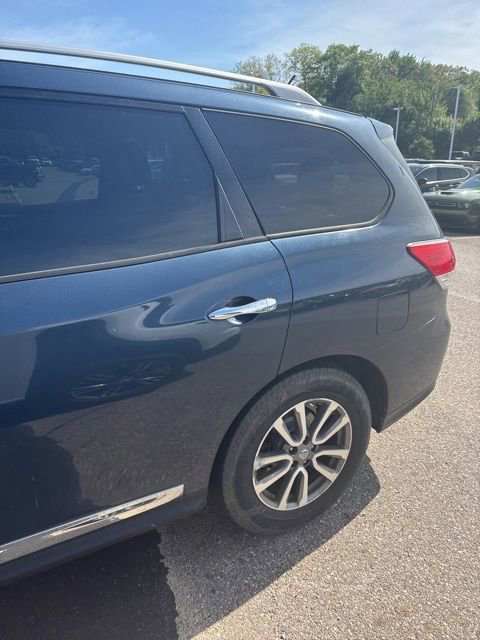 Used 2015 Nissan Pathfinder SL w/ Trailer Tow Package AWD/4WD image 4