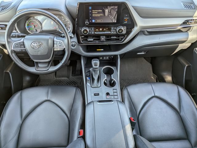 Used 2024 Toyota Highlander XLE AWD/4WD image 15
