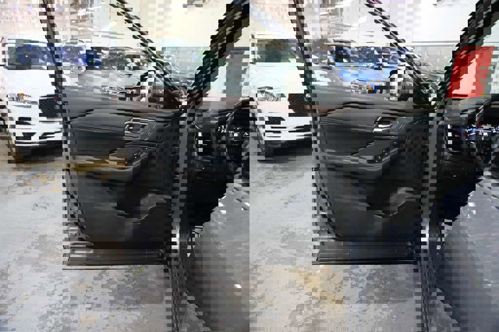 Used 2021 Nissan Rogue SV w/ Premium Package image 18