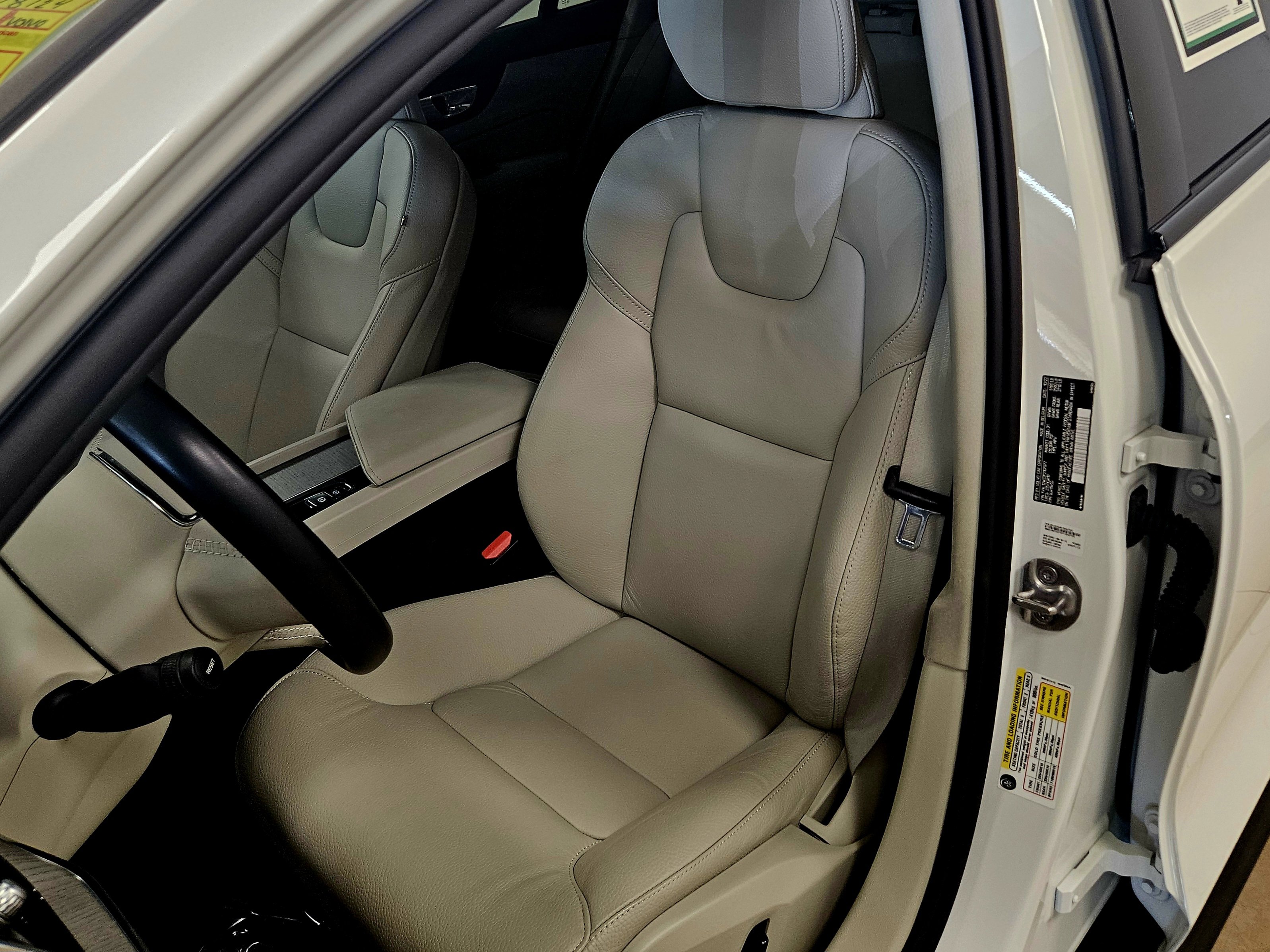 Used 2023 Volvo V60 B5 Cross Country Plus w/ Climate Package image 36