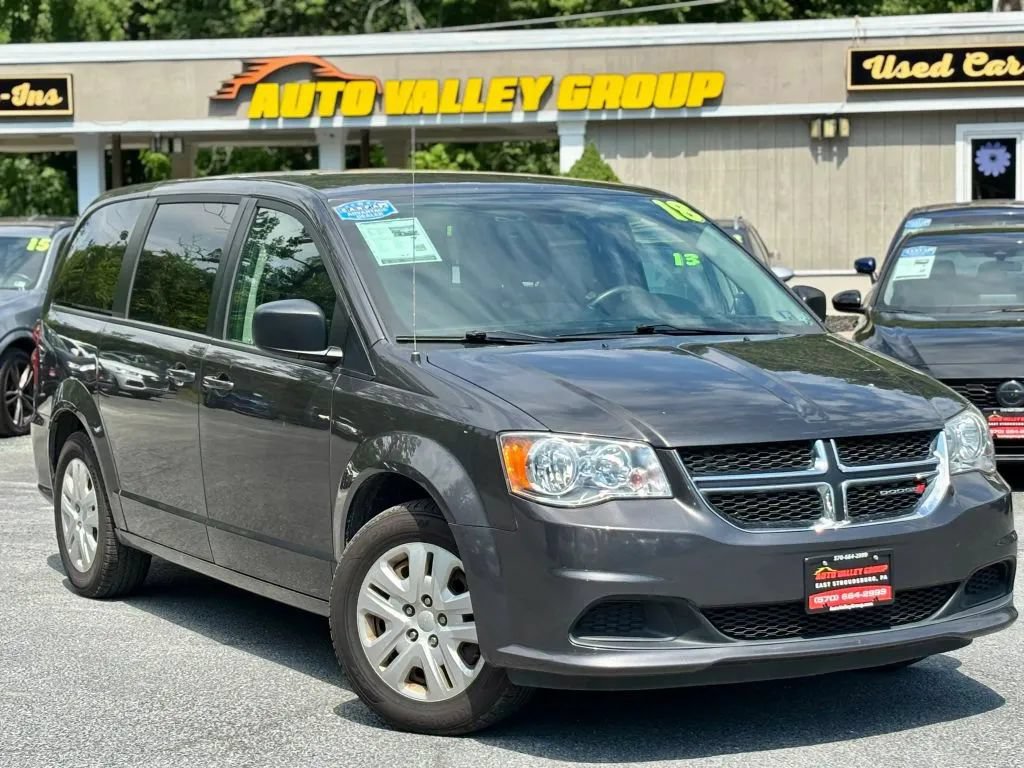 Used 2018 Dodge Grand Caravan SE w/ UConnect Hands-Free Group FWD image 1