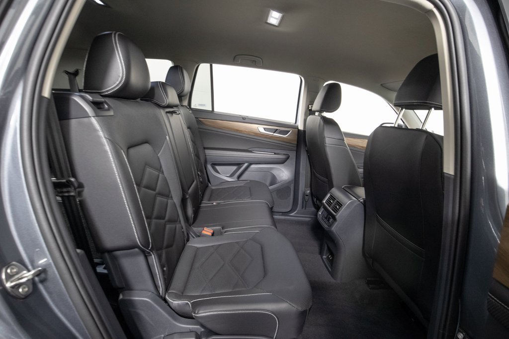 Used 2025 Volkswagen Atlas SE image 8