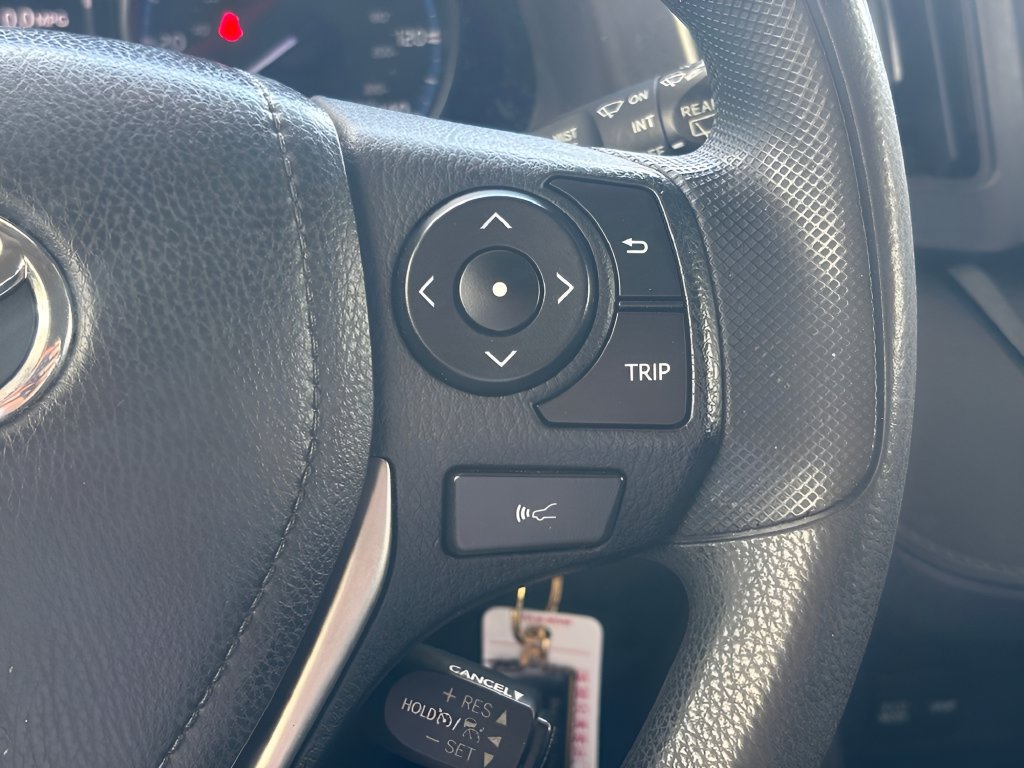 Used 2018 Toyota RAV4 LE FWD image 26