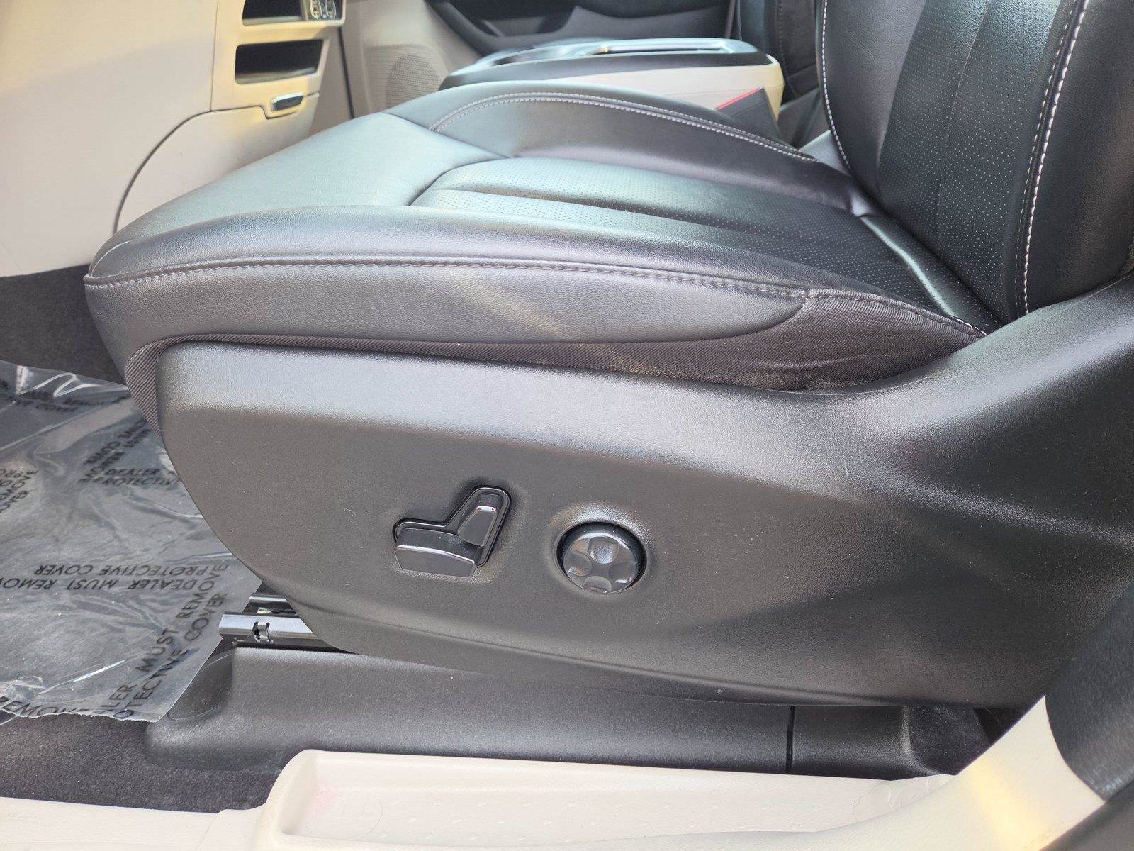 Used 2024 Chrysler Pacifica Touring-L FWD image 20