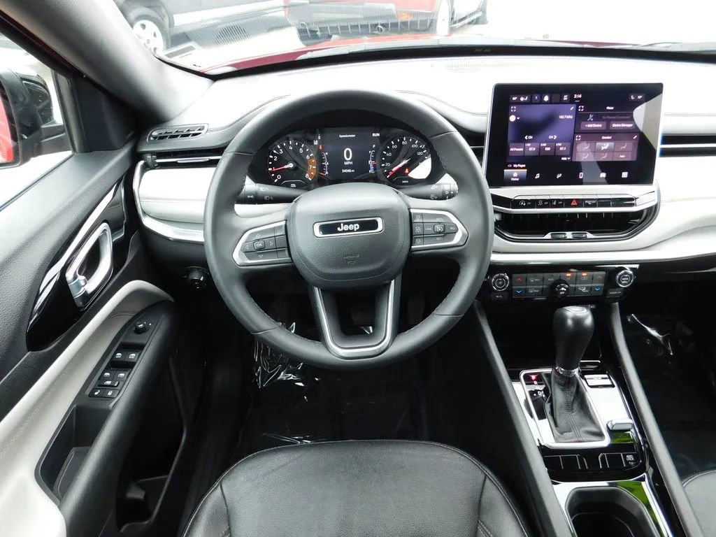 Used 2023 Jeep Compass Limited image 13