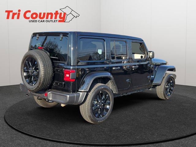 Used 2025 Jeep Wrangler Unlimited Sahara w/ Safety Group image 8
