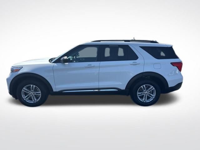 Used 2024 Ford Explorer XLT image 2